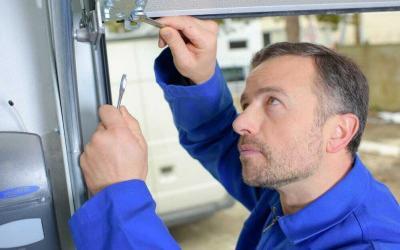 What to Look for in a Garage Door Repair Professional