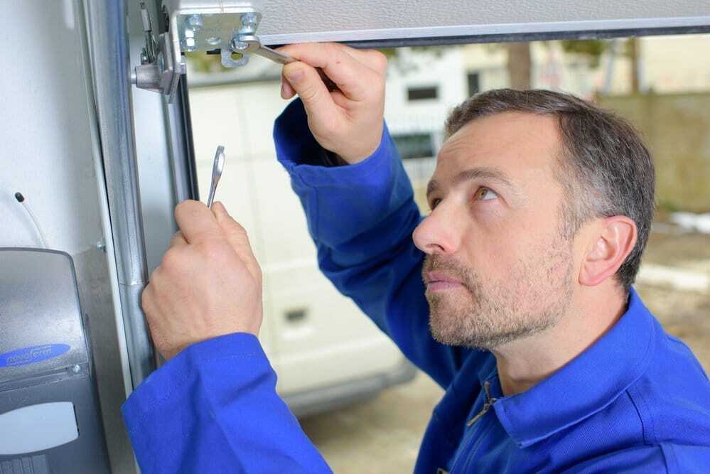 What to Look for in a Garage Door Repair Professional
