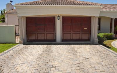 Modern Garage Door Buyer’s Guide